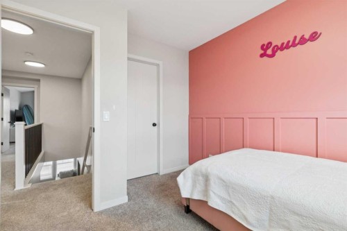 325 Marquis Heights Se, Calgary, AB - Indoor Photo Showing Bedroom