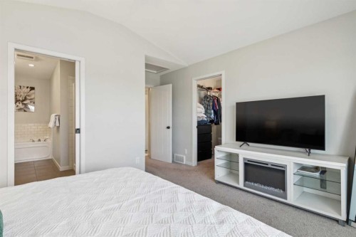 325 Marquis Heights Se, Calgary, AB - Indoor Photo Showing Bedroom