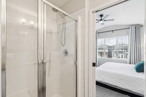 325 Marquis Heights Se, Calgary, AB - Indoor Photo Showing Bathroom