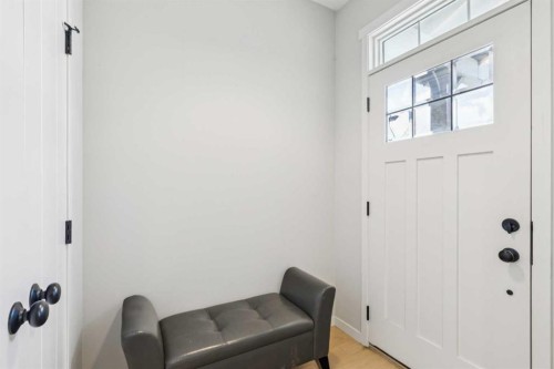325 Marquis Heights Se, Calgary, AB - Indoor Photo Showing Other Room