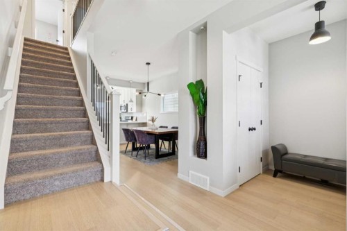 325 Marquis Heights Se, Calgary, AB - Indoor Photo Showing Other Room