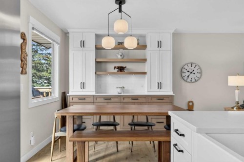 8927 48 Avenue Nw, Calgary, AB - Indoor