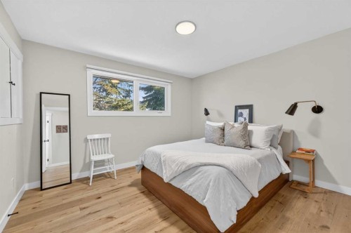 8927 48 Avenue Nw, Calgary, AB - Indoor Photo Showing Bedroom