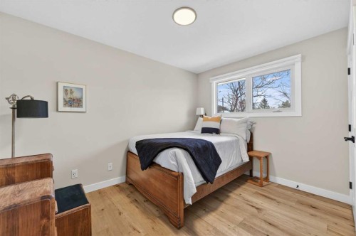 8927 48 Avenue Nw, Calgary, AB - Indoor Photo Showing Bedroom