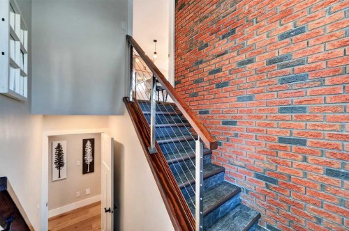8927 48 Avenue Nw, Calgary, AB - Indoor Photo Showing Other Room