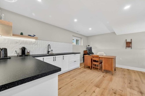 8927 48 Avenue Nw, Calgary, AB - Indoor