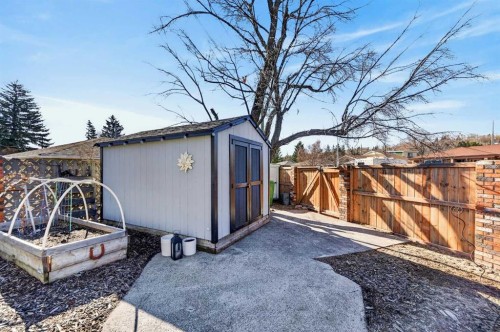 8927 48 Avenue Nw, Calgary, AB - Outdoor