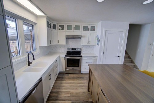 47 Willow Road, Claresholm, AB - Indoor Photo Showing Kitchen With Double Sink