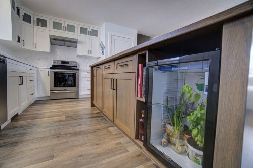 47 Willow Road, Claresholm, AB - Indoor Photo Showing Kitchen