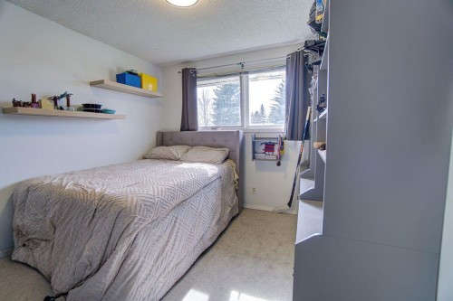 47 Willow Road, Claresholm, AB - Indoor Photo Showing Bedroom
