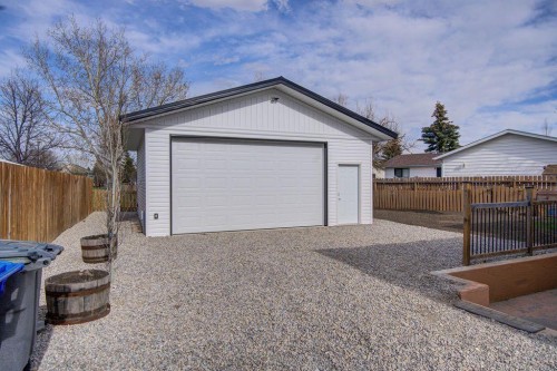 47 Willow Road, Claresholm, AB - Outdoor With Exterior
