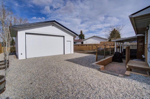 47 Willow Road, Claresholm, AB - Outdoor With Exterior