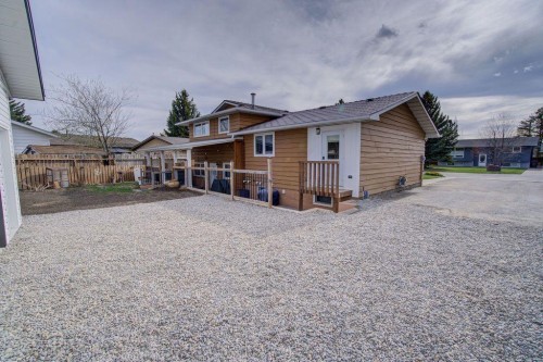 47 Willow Road, Claresholm, AB - Outdoor With Exterior