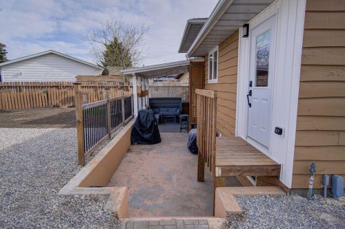 47 Willow Road, Claresholm, AB - Outdoor With Exterior