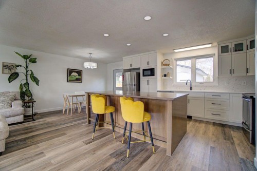 47 Willow Road, Claresholm, AB - Indoor Photo Showing Other Room