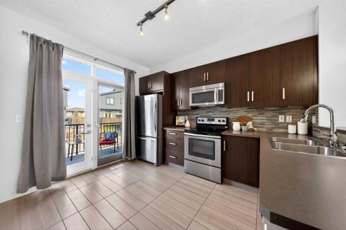 8 Walden Walk Se, Calgary, AB - Indoor Photo Showing Dining Room