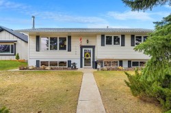 1120 Lake Wapta Place SE Calgary, AB T2J 2P5