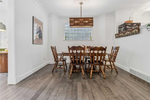 2211 Bowness Road Nw, Calgary, AB - Indoor Photo Showing Dining Room
