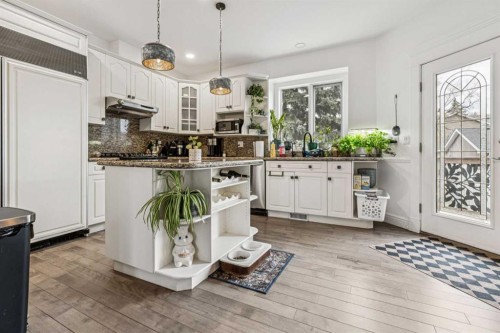 2211 Bowness Road Nw, Calgary, AB - Indoor Photo Showing Kitchen