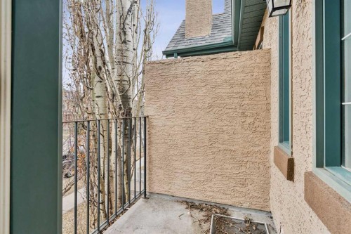 2211 Bowness Road Nw, Calgary, AB - Outdoor
