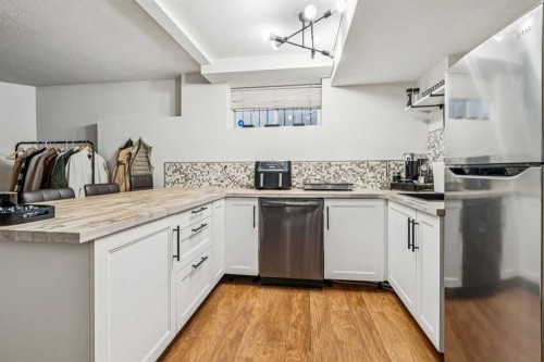 2211 Bowness Road Nw, Calgary, AB - Indoor Photo Showing Kitchen