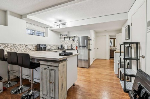 2211 Bowness Road Nw, Calgary, AB - Indoor Photo Showing Other Room