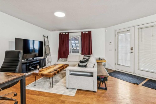 2211 Bowness Road Nw, Calgary, AB - Indoor Photo Showing Living Room