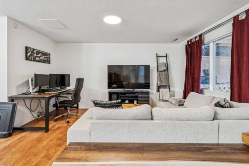 2211 Bowness Road Nw, Calgary, AB - Indoor