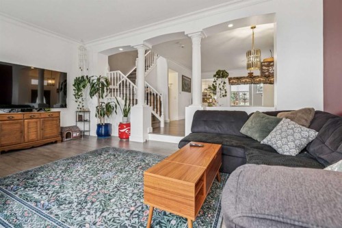 2211 Bowness Road Nw, Calgary, AB - Indoor Photo Showing Living Room
