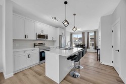32 Silverton Glen Green SW Calgary, AB T2X 5B8