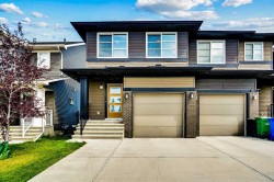 186 Carringvue Park NW Calgary, AB T3P 1L1