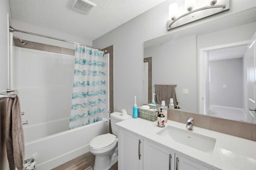 186 Carringvue Park Nw, Calgary, AB - Indoor Photo Showing Bathroom