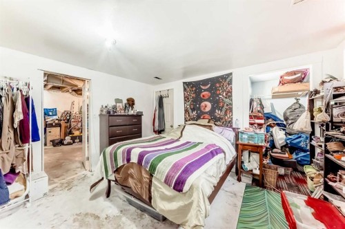 3042 Doverville Crescent Se, Calgary, AB - Indoor Photo Showing Bedroom
