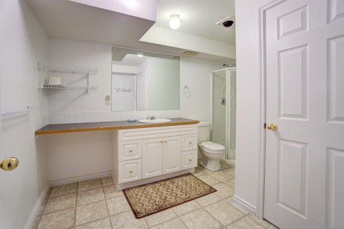 26 Skyline Crescent, Claresholm, AB - Indoor Photo Showing Bathroom