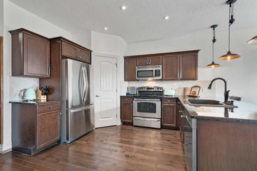 125 Monteith Drive Se, High River, AB - Indoor Photo Showing Kitchen
