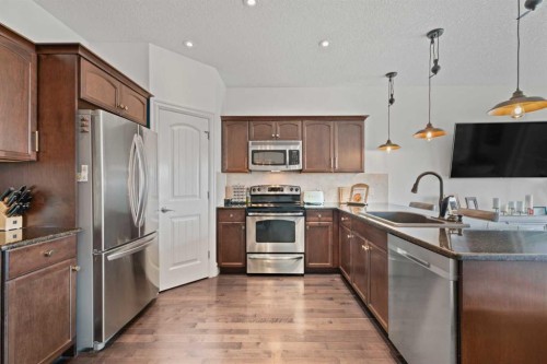 125 Monteith Drive Se, High River, AB - Indoor Photo Showing Kitchen With Upgraded Kitchen