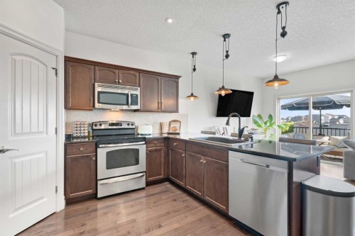 125 Monteith Drive Se, High River, AB - Indoor Photo Showing Kitchen