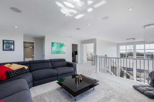 75 Muirfield Close, Lyalta, AB - Indoor Photo Showing Living Room