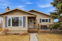 12019 Canfield Green SW Calgary, AB T2W 1V3