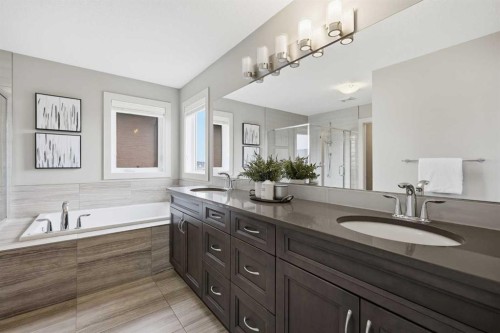 86 Panton View Nw, Calgary, AB - Indoor Photo Showing Bathroom