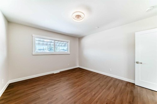 7427 25 Street Se, Calgary, AB - Indoor Photo Showing Other Room