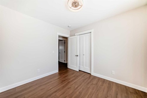 7427 25 Street Se, Calgary, AB - Indoor Photo Showing Other Room