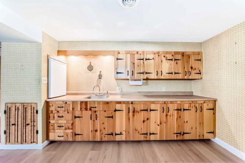 7427 25 Street Se, Calgary, AB - Indoor Photo Showing Other Room