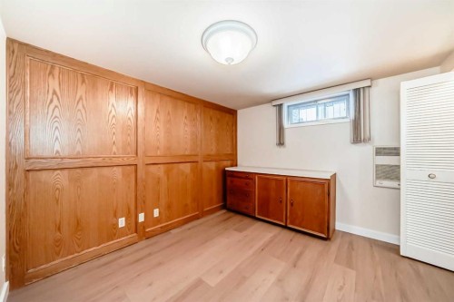 7427 25 Street Se, Calgary, AB - Indoor Photo Showing Other Room