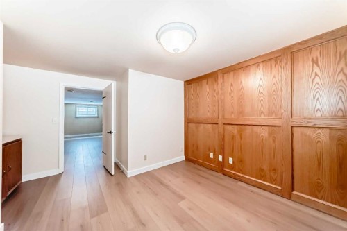 7427 25 Street Se, Calgary, AB - Indoor Photo Showing Other Room