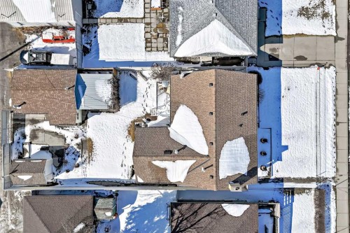 7427 25 Street Se, Calgary, AB - Outdoor