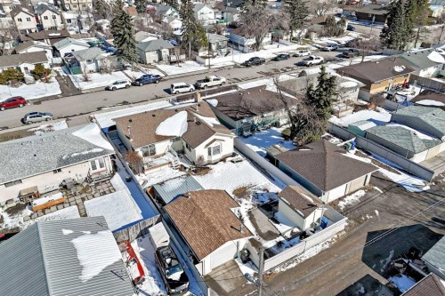 7427 25 Street Se, Calgary, AB - Outdoor