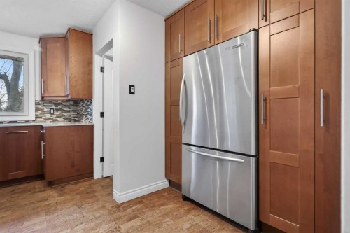 81 Westminster Drive Sw, Calgary, AB - Indoor Photo Showing Kitchen