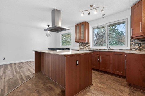 81 Westminster Drive Sw, Calgary, AB - Indoor Photo Showing Kitchen