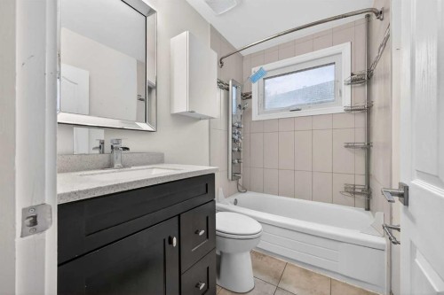 81 Westminster Drive Sw, Calgary, AB - Indoor Photo Showing Bathroom